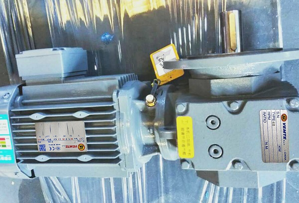 1比145減速電機,1:145減速機,145比減速器,游樂設(shè)備減速電機